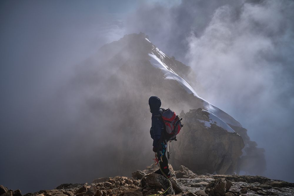 На траверсе.