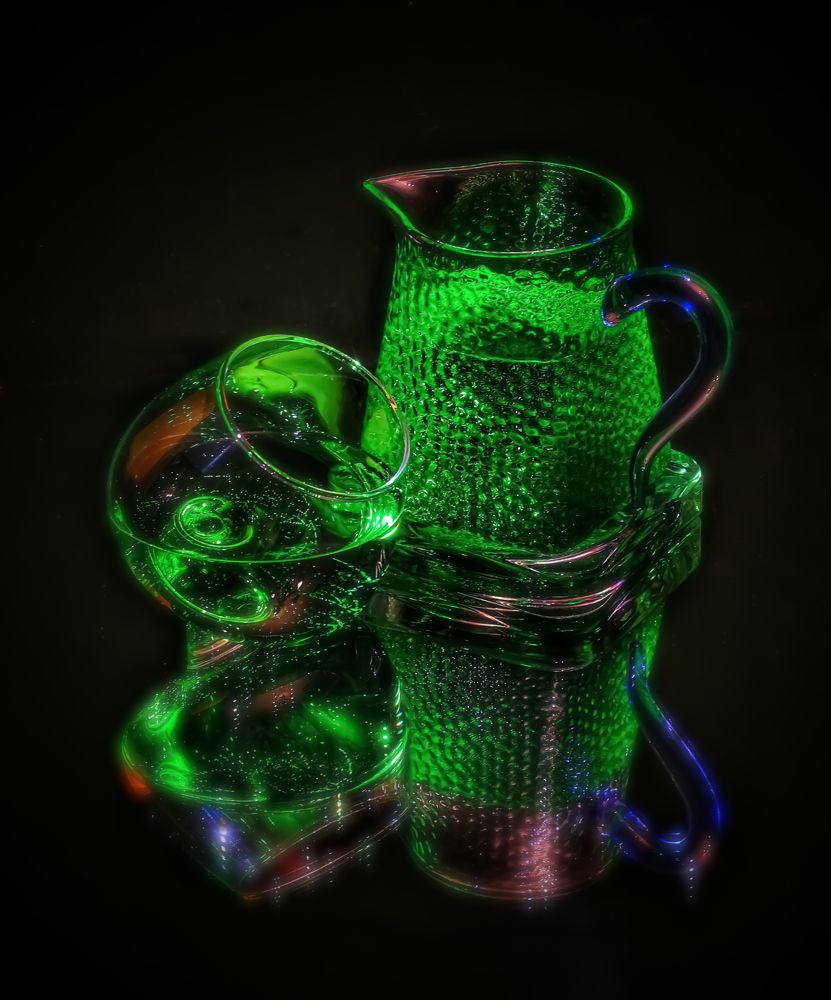 Натюрморт в неоновых оттенках