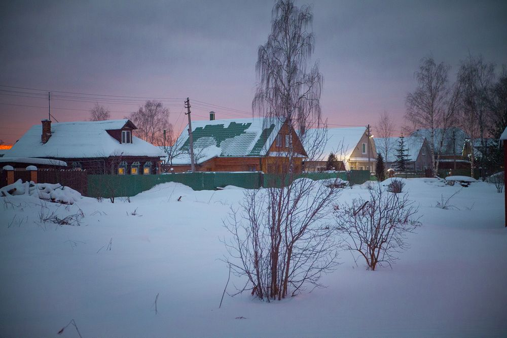 Снега синие, закат вишнёвый.