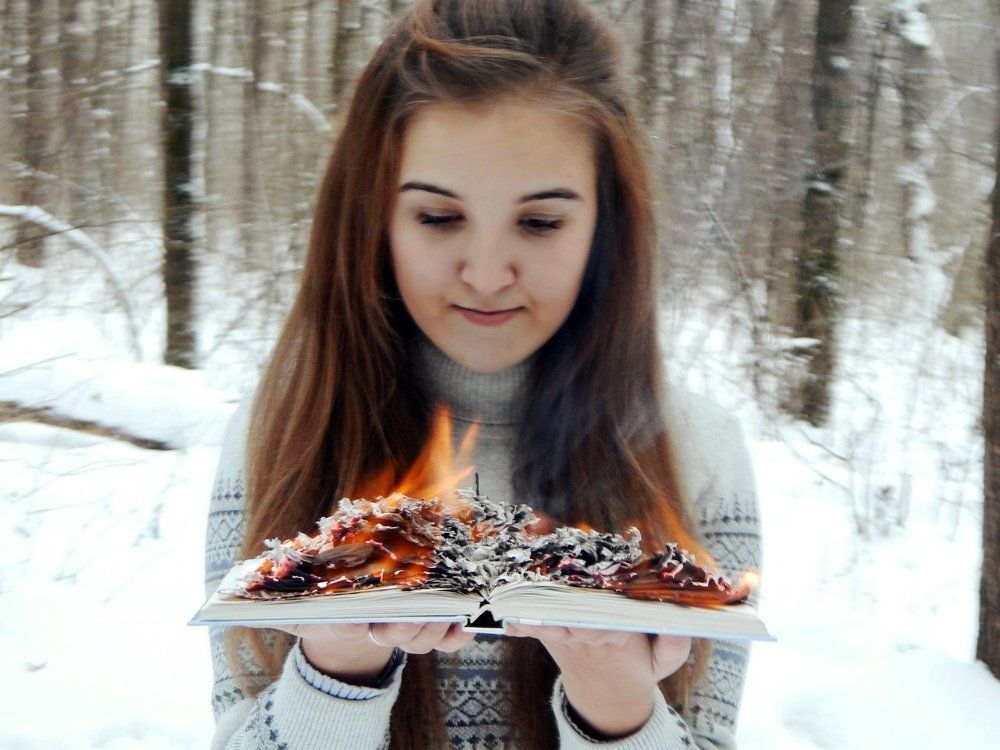 Горящая книга