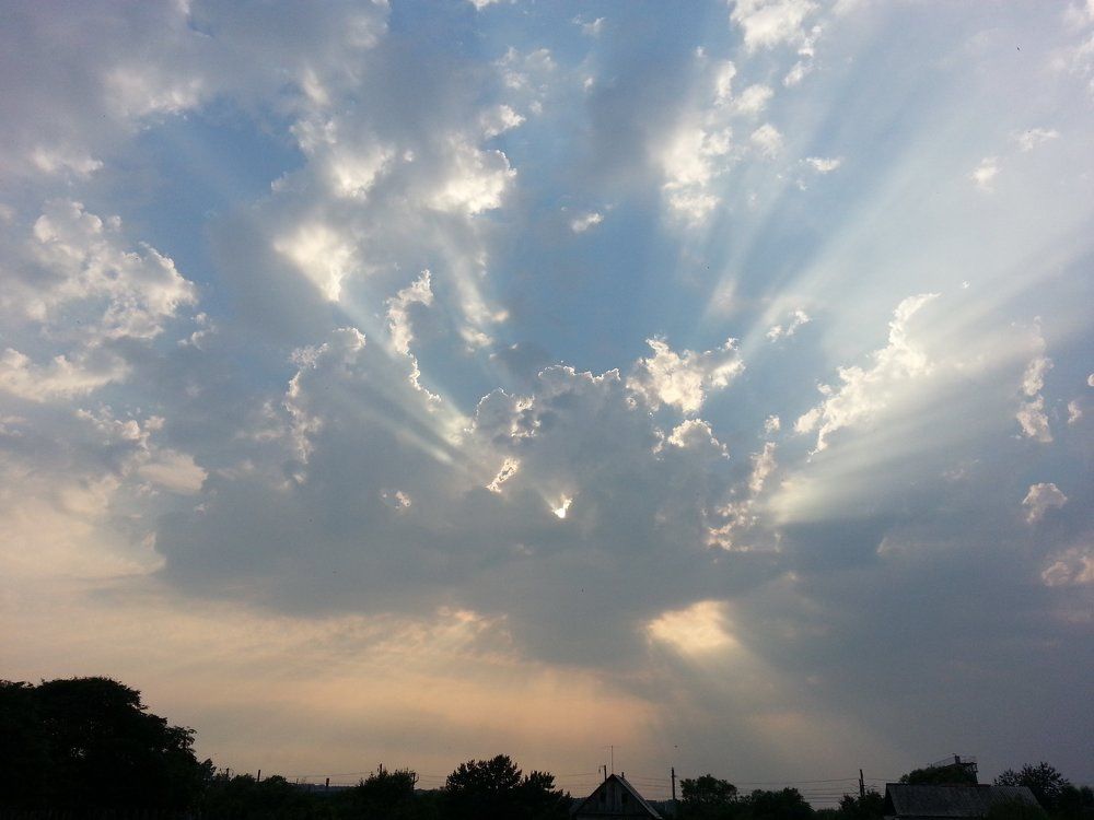 Прекрасное будущее пробивается сквозь тучи....