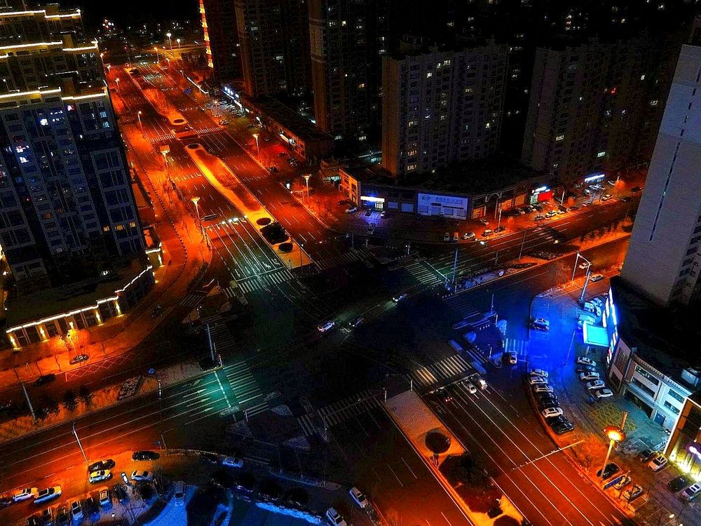 Красное на чёрном.