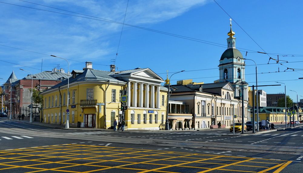 У Яузских  ворот