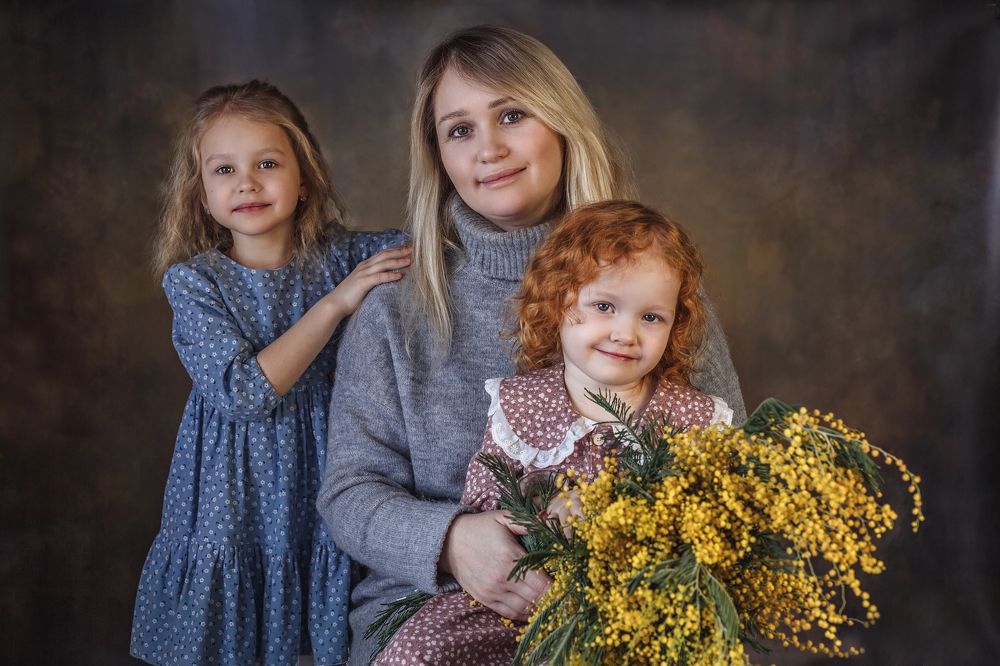 С любимой мамой.