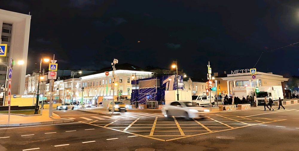 Вечер на Тургеневской площади