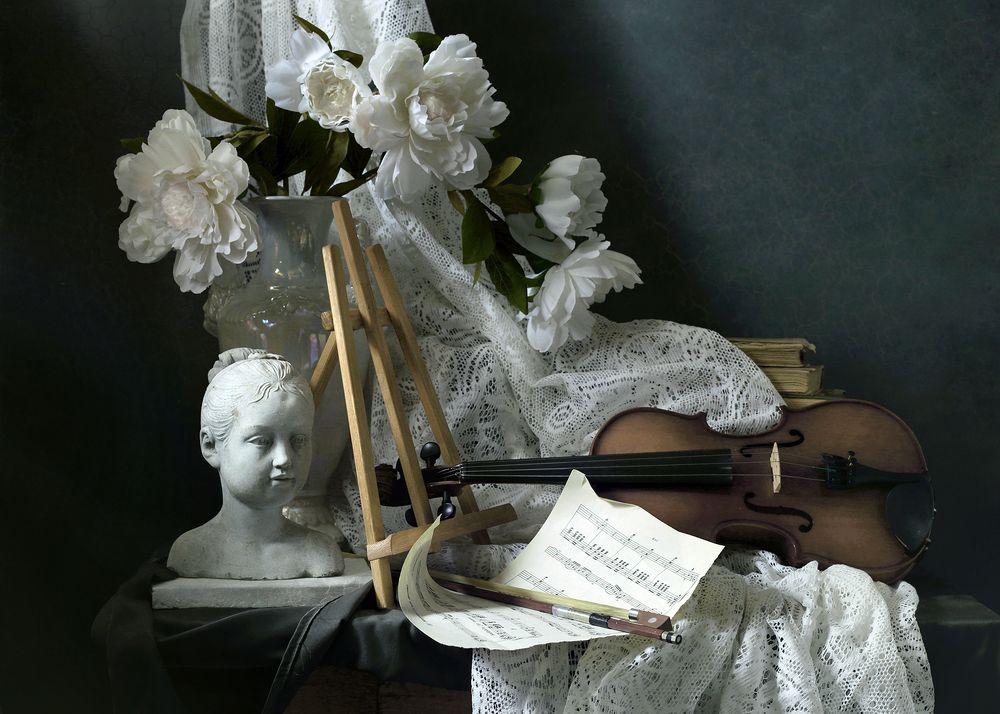 Белые пионы