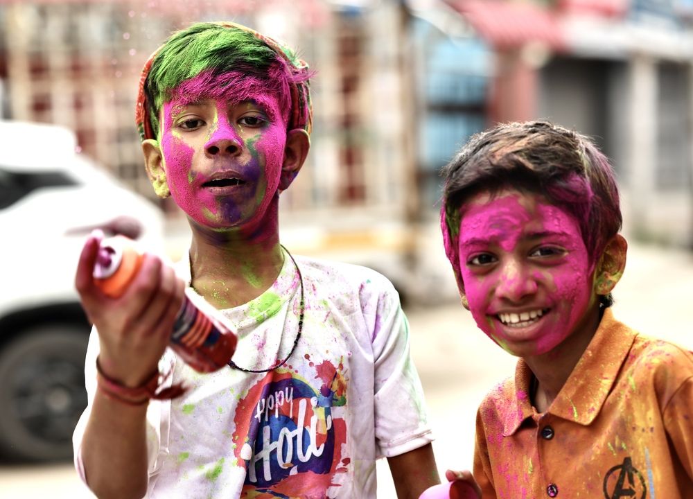 Дети на празднике Холи