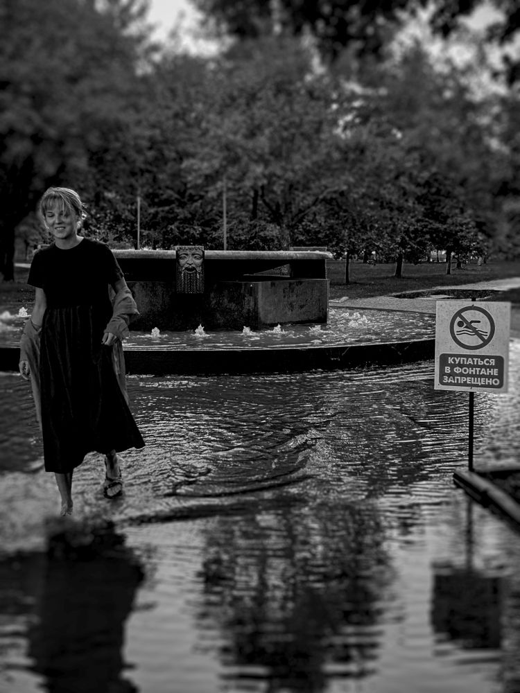 Купаться в фонтане запрещено