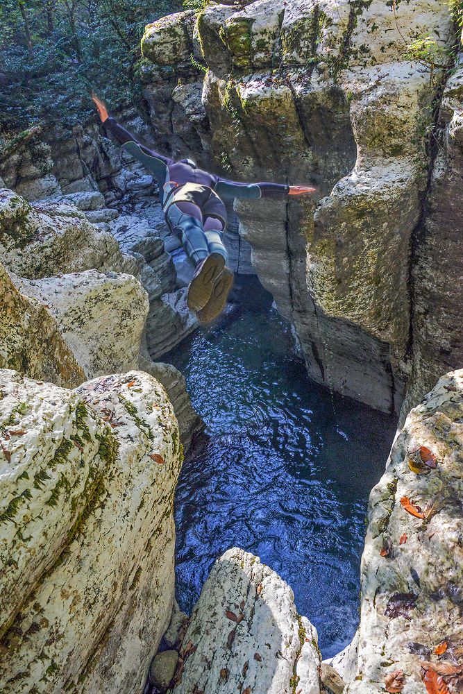 НАД БЕЗДНОЙ