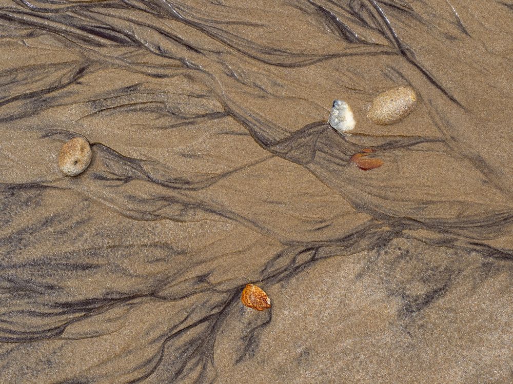 Песок и камни