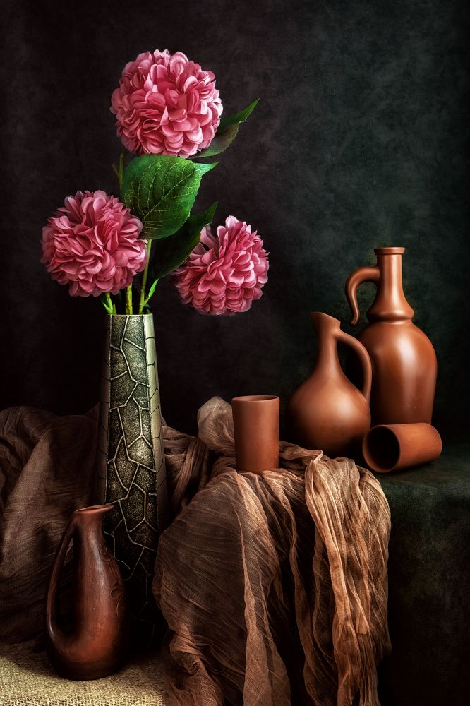 Натюрморт с цветами в вазе.