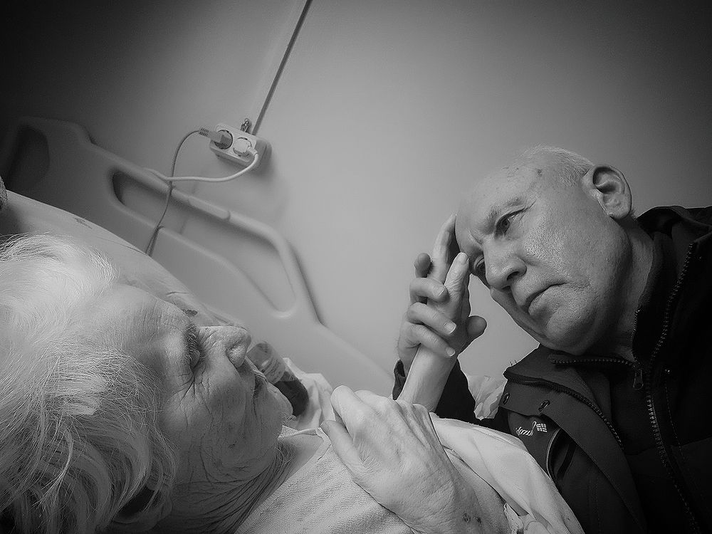 Любите и берегите матерей.