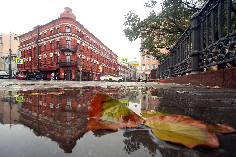 Октябрь на Малой Бронной