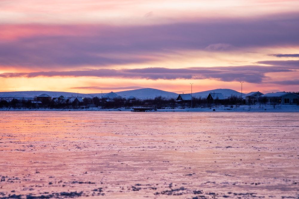Розовый закат на озере Канентъявр