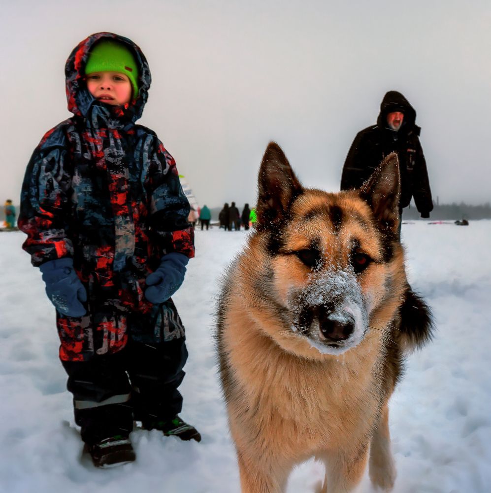 Во время соревнование в зимнем парусном спорте.