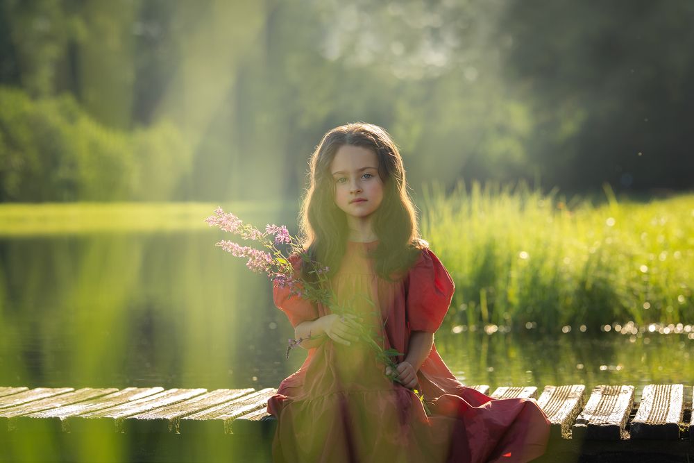 Dziewczynka na mostku