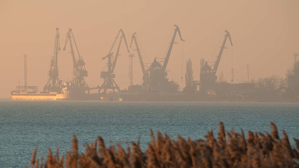 Утро в портовом городе