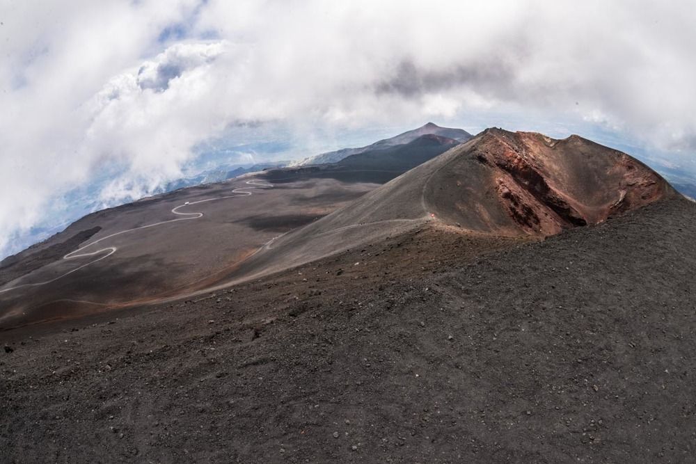 Между небом и землёй