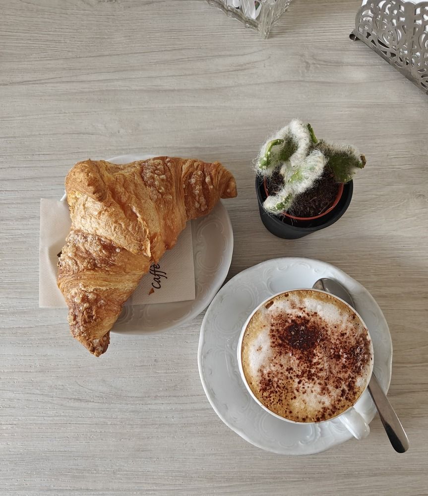 CROISSANT AL CAFFÈ!
