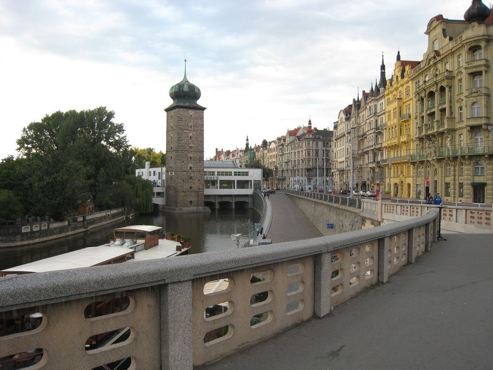 Прага. На набережной Влтавы.