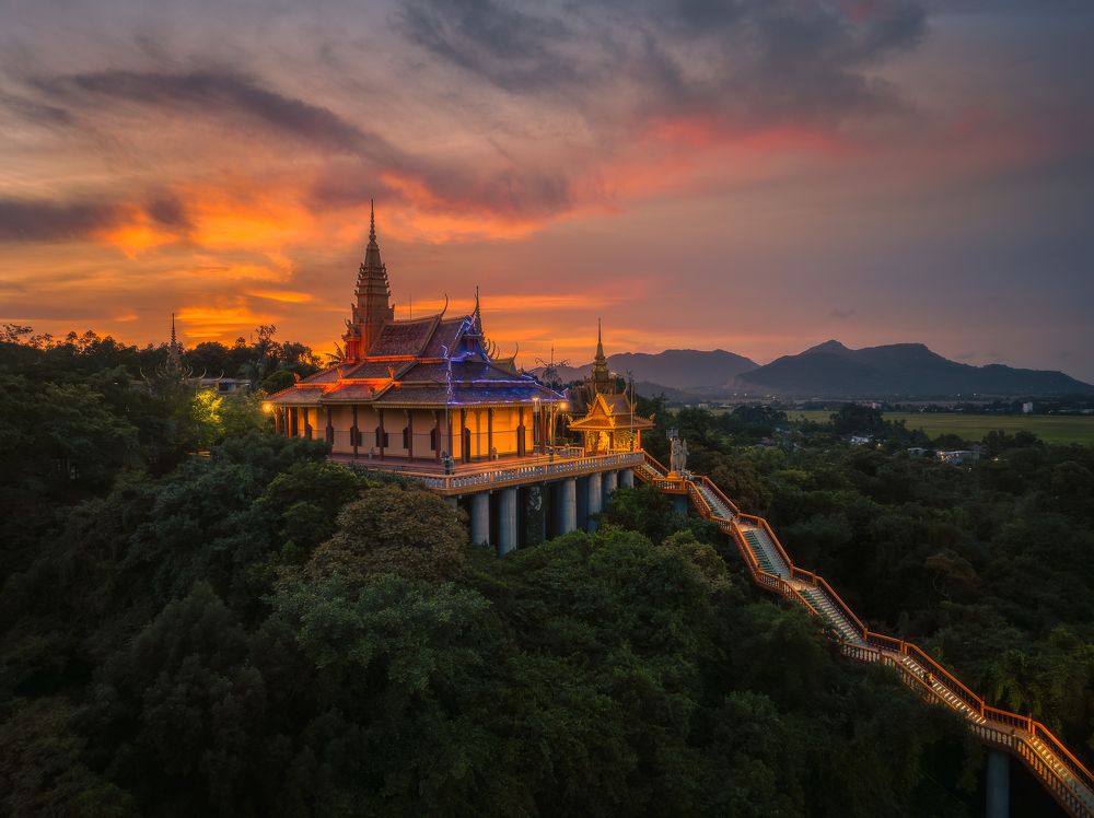Sunset in Tapa Pagoda