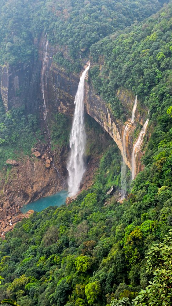 Nohkalikai Falls