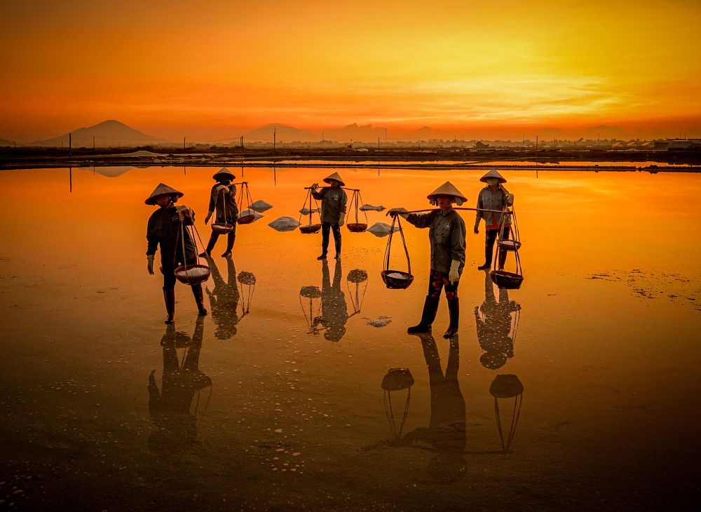 Bình minh đồng muối