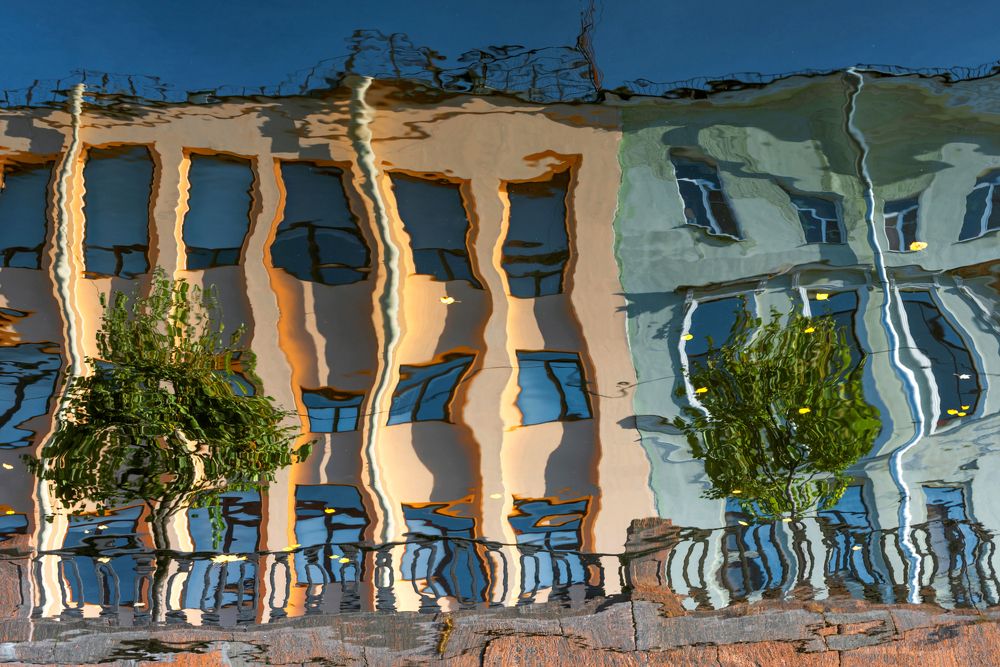 Осеннее волнение на канале Грибоедова. Акваабстракция.