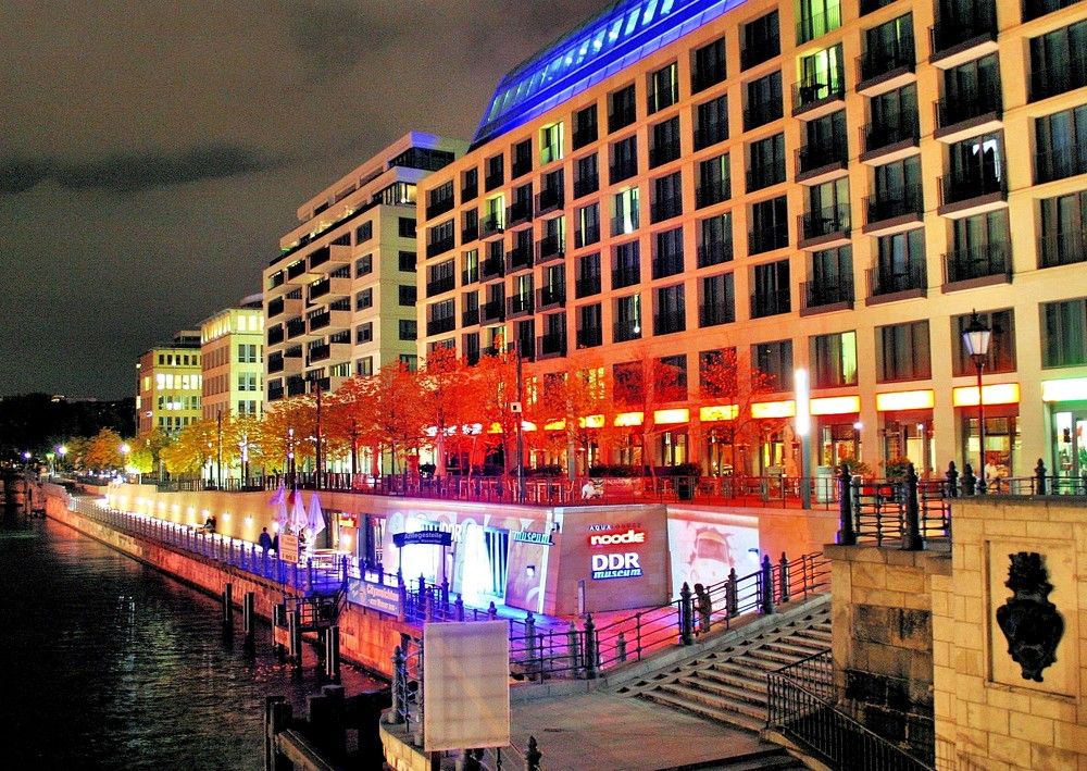 Берлин, музей ГДР. Фестиваль света.