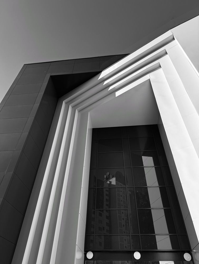 Вход в здание театра