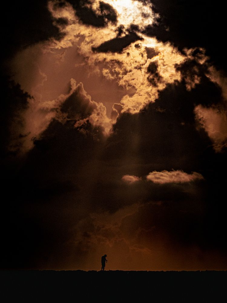 Caminando hacia el final del día