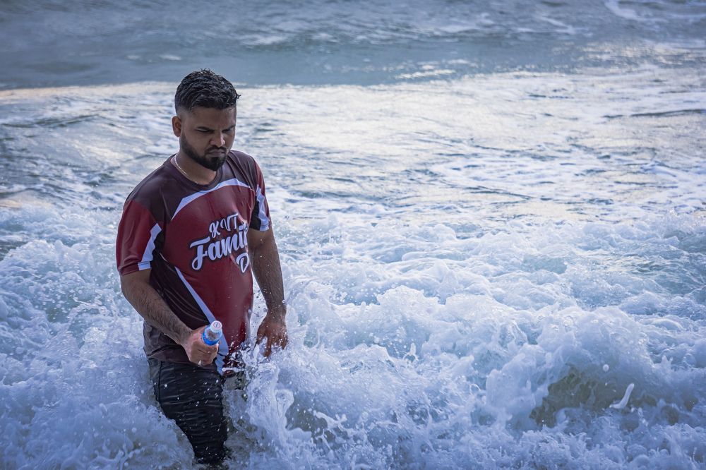 The uniqueness of Port Dickson beach waves