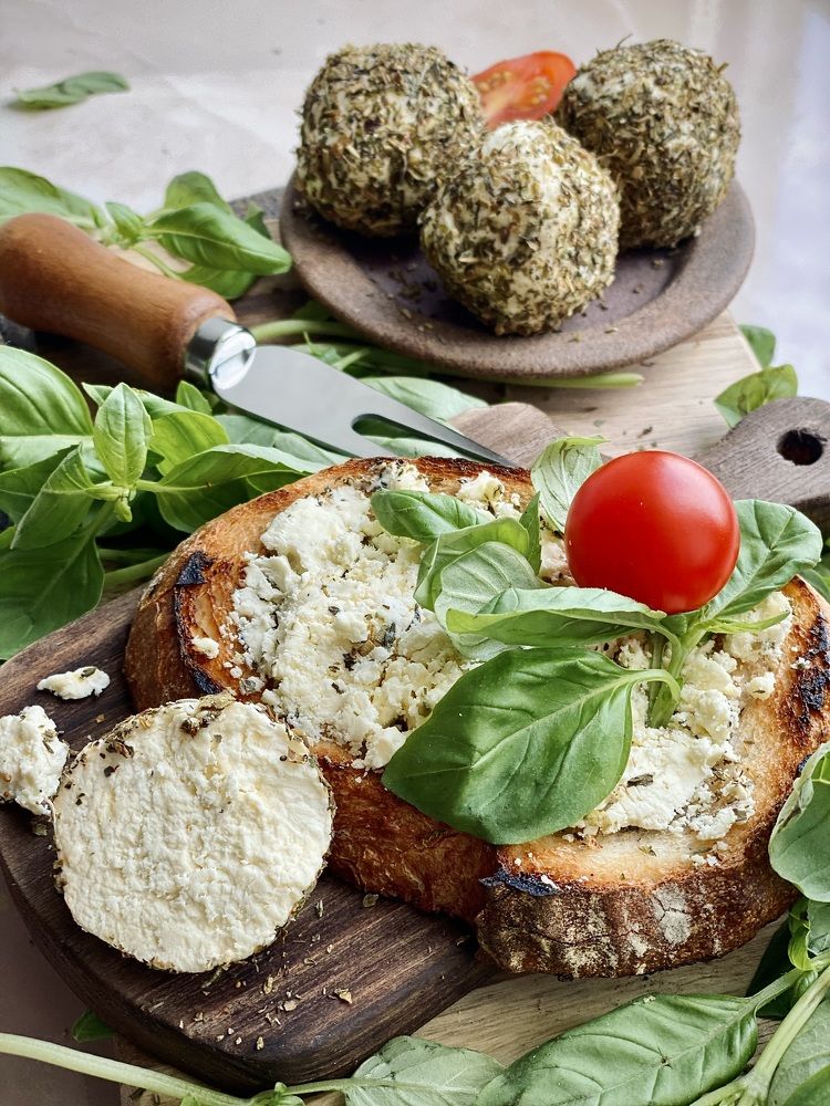 Шевр в травах для завтрака