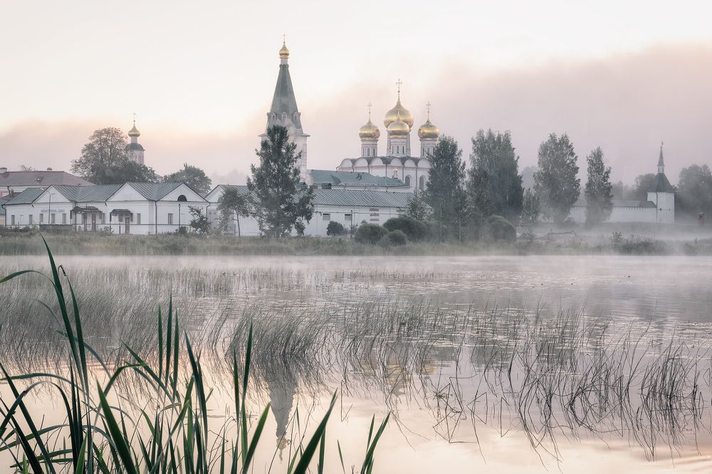 Иверский монастырь на рассвете (Валдай, Новгородская область)