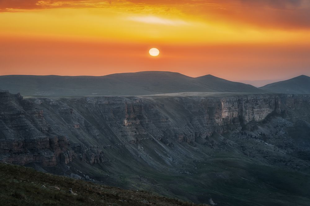 Рассвет на плато Бермамыт