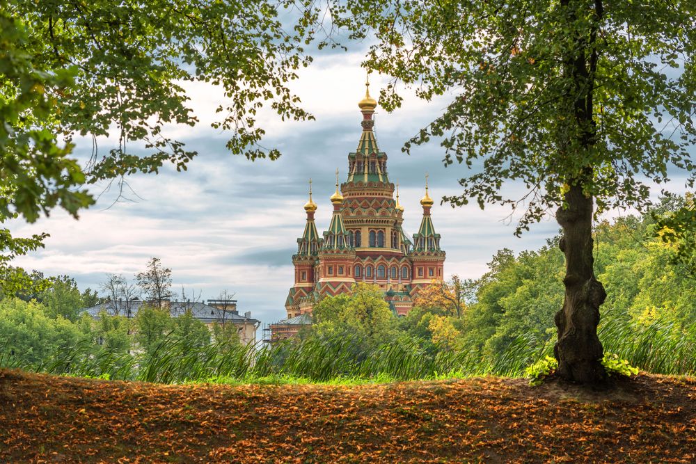 Осенний Петергоф. Собор святых Петра и Павла.