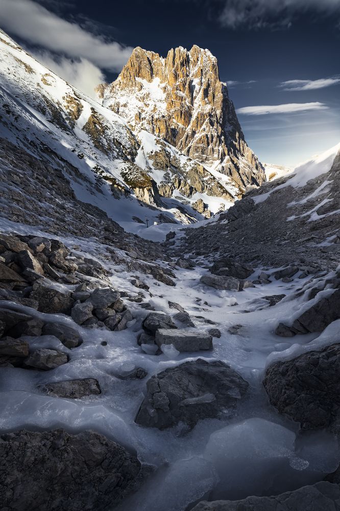 STANDING, FROZEN - Gran Sasso