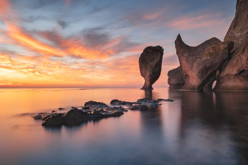 Утренняя заря в бухте Дубовой...