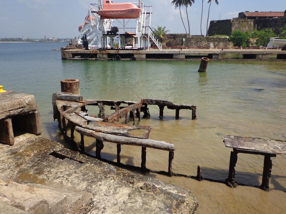 У причала навечно.