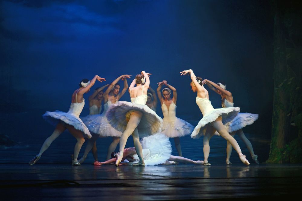 Балет ЛЕБЕДИНОЕ ОЗЕРО.