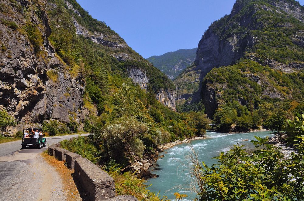 По дороге на озеро Рица