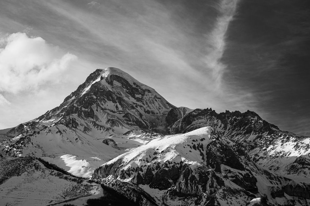 Зимний Казбек (монохром)