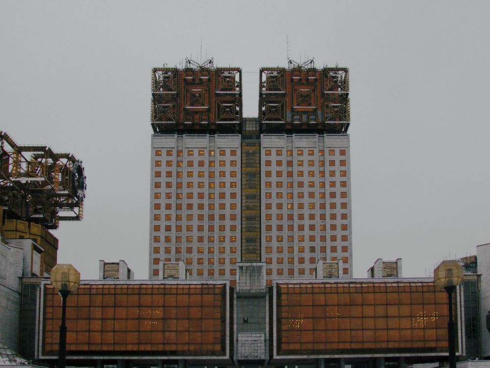 Брутализм в пасмурную