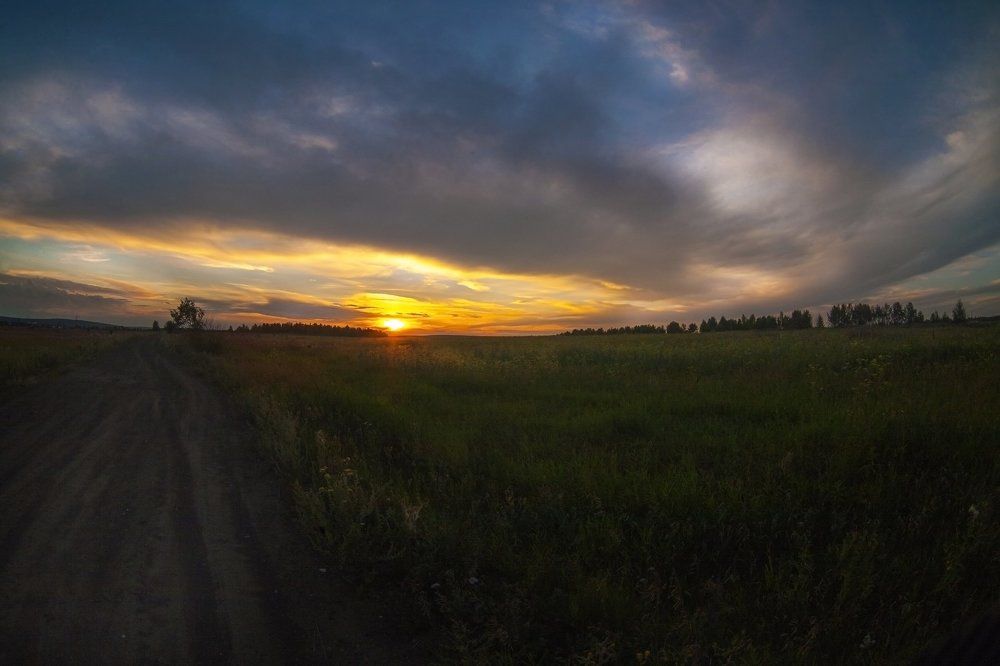 А солнце все еще держалось..