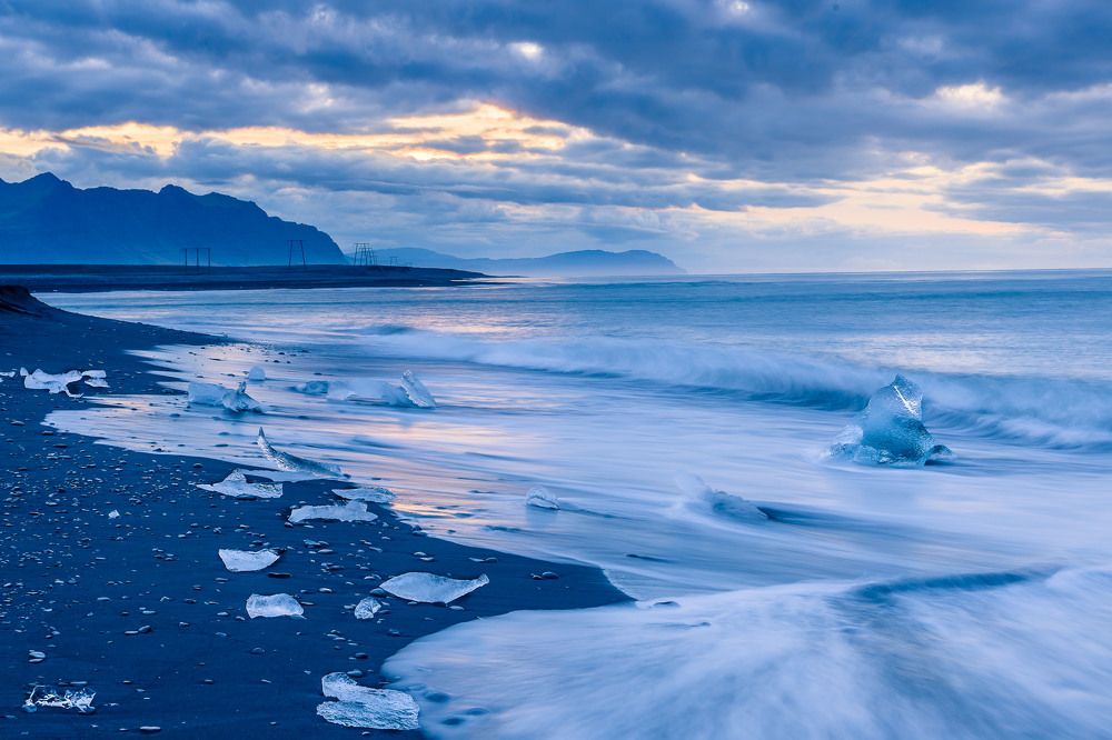 Черный пляж