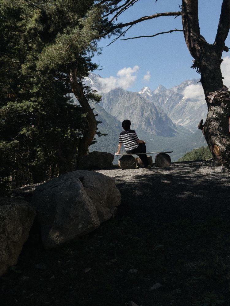 Горы смотрят на тебя