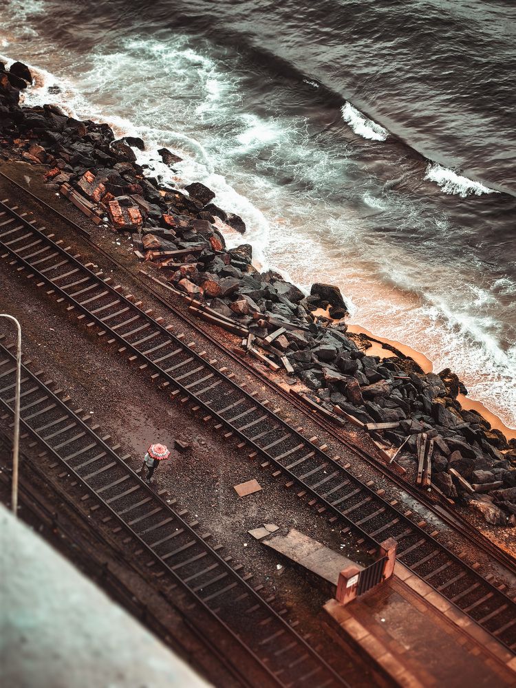 Between the rails and the waves