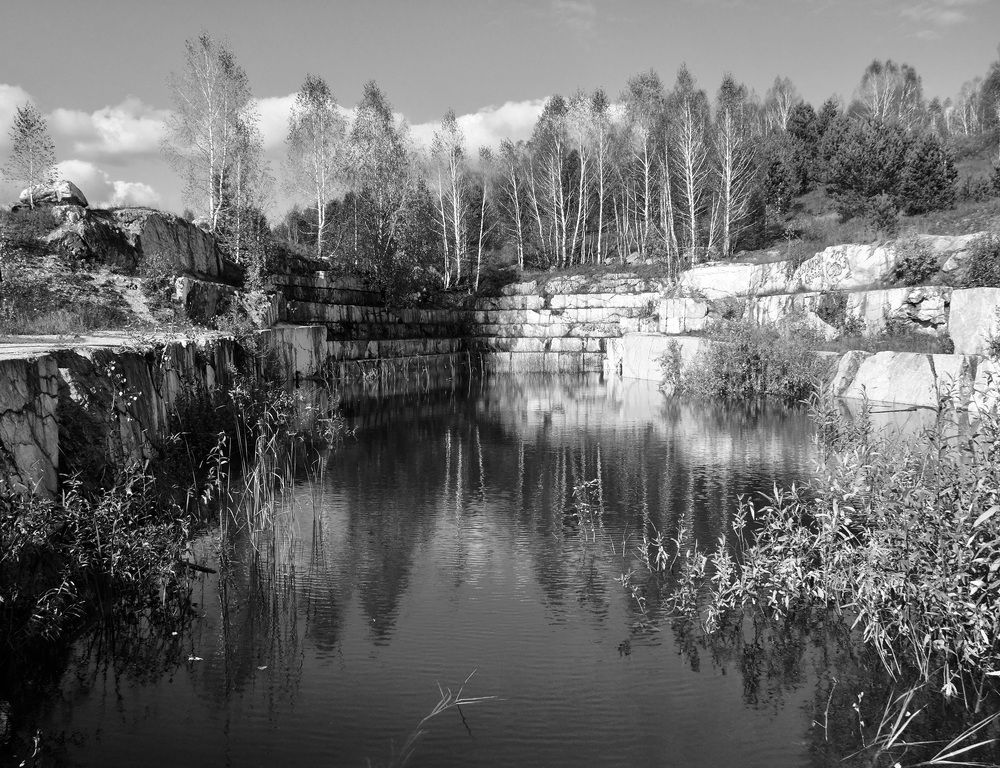 Старый мраморный карьер, ставший озером