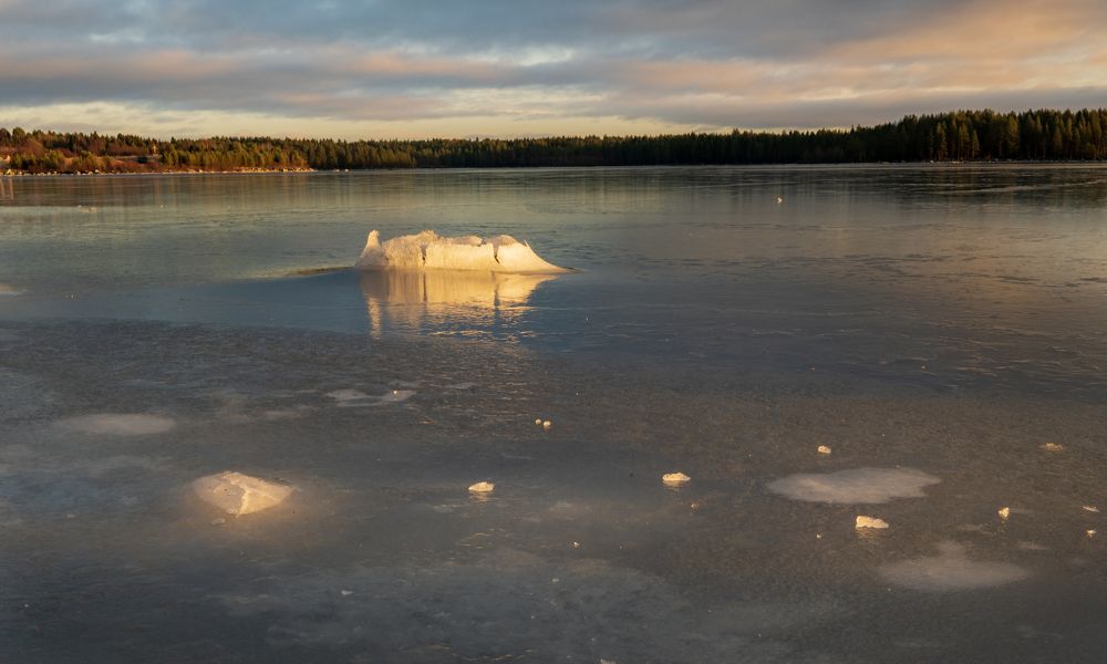 камни в ледяной одежде