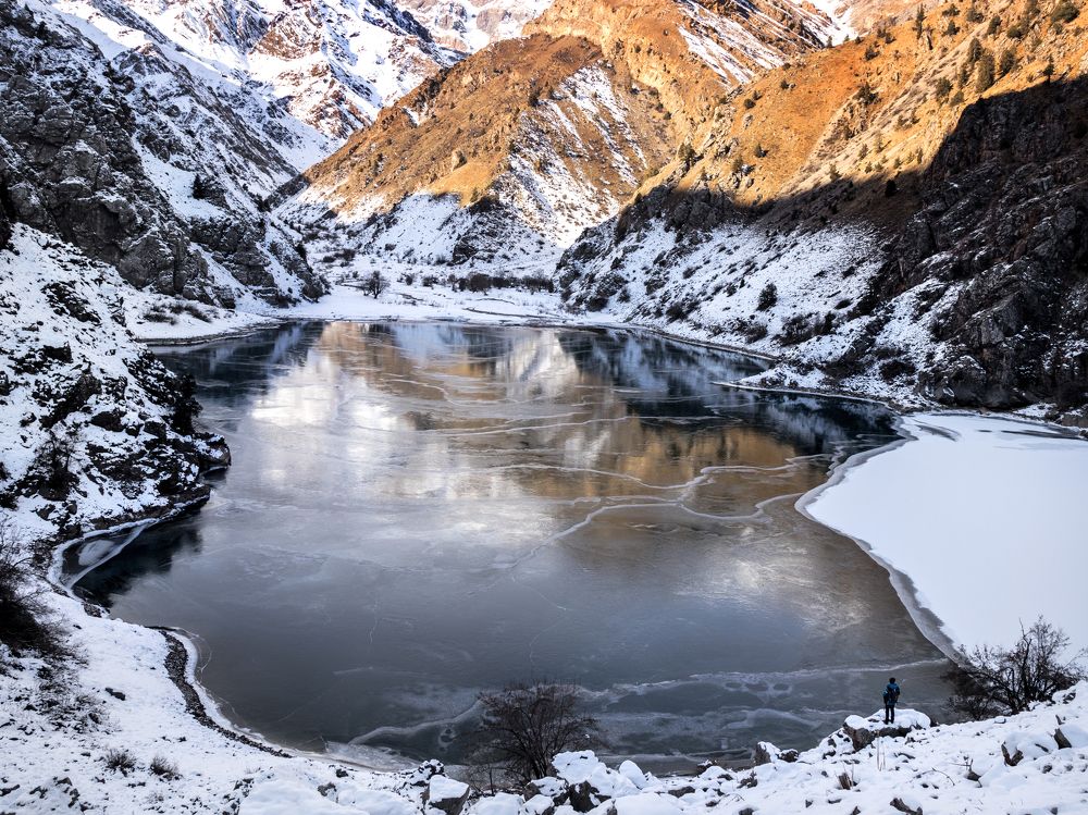 Озеро Урунгач в ледяном плену (Узбекистан)